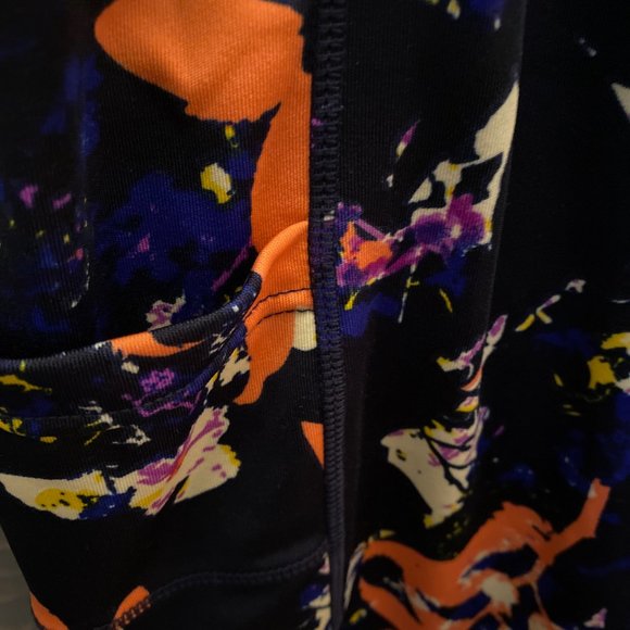 Floral Crop Leggings - Picture 3 of 4